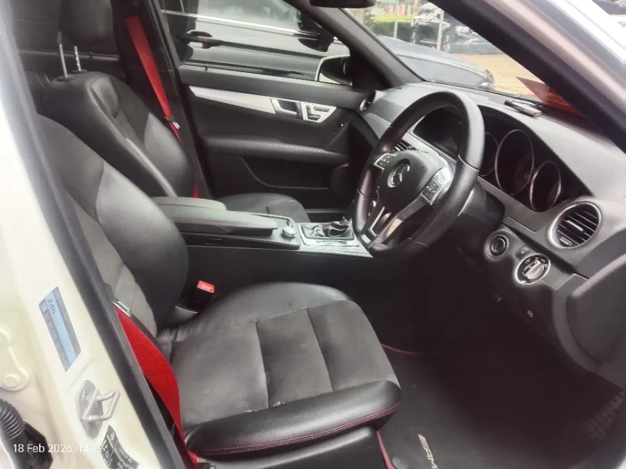 Foto Mobil Bekas Kabin Depan Mercedes-Benz C250 1.8 CGI tahun 2014