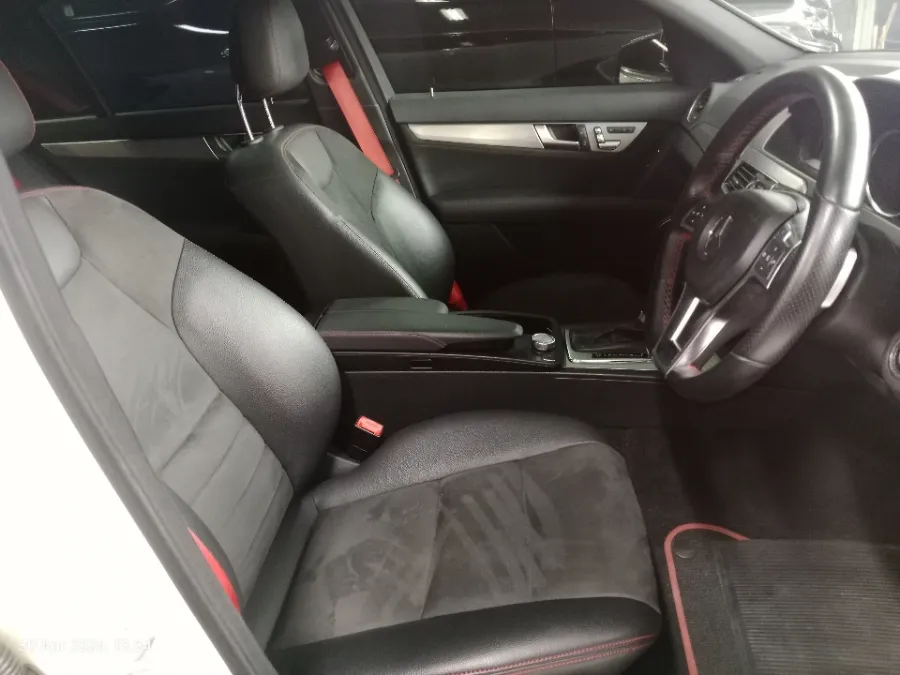 Foto Mobil Bekas Kabin Depan Mercedes-Benz C250 1.8 CGI tahun 2014