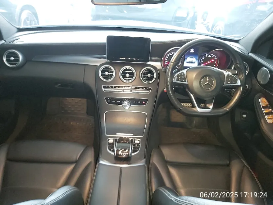 Foto Mobil Bekas Dashboard Mercedes-Benz C250 2.0 tahun 2016