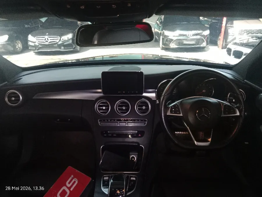 Foto Mobil Bekas Dashboard Mercedes-Benz C250 2.0 tahun 2016