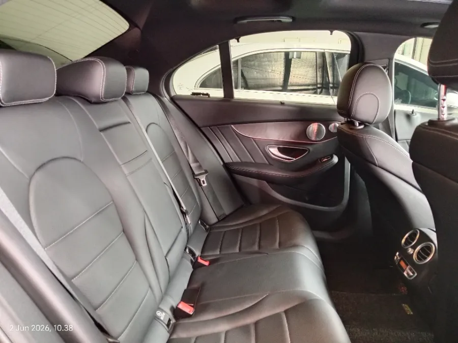 Foto Mobil Bekas Kabin Belakang Mercedes-Benz C250 2.0 tahun 2016