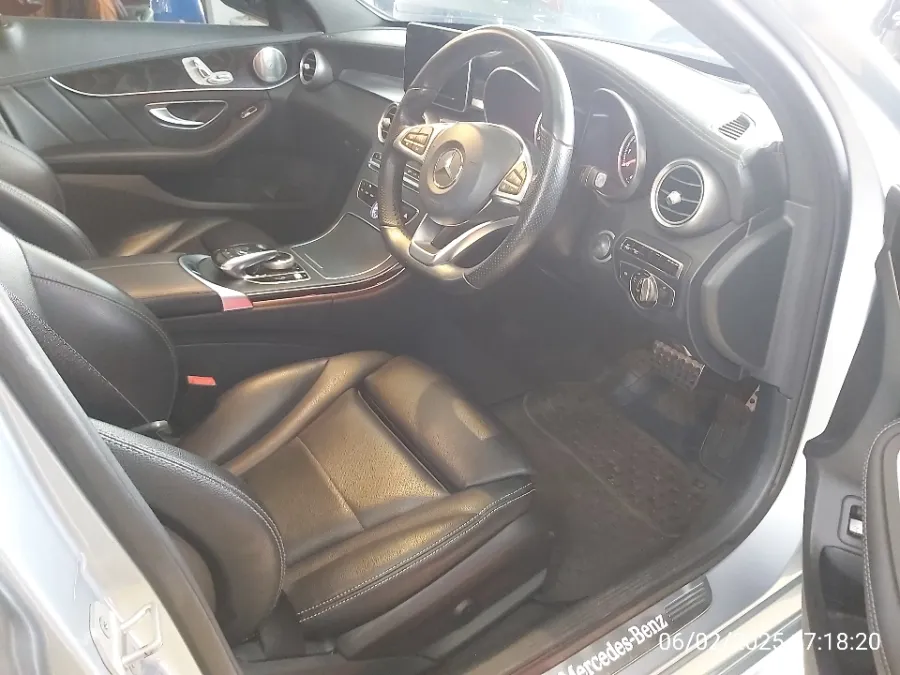 Foto Mobil Bekas Kabin Depan Mercedes-Benz C250 2.0 tahun 2016