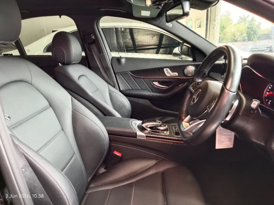 Foto Mobil Bekas Kabin Depan Mercedes-Benz C250 2.0 tahun 2016