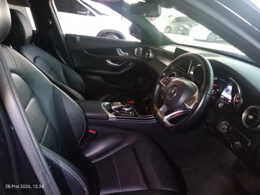 Foto Mobil Bekas Kabin Depan Mercedes-Benz C250 2.0 tahun 2016