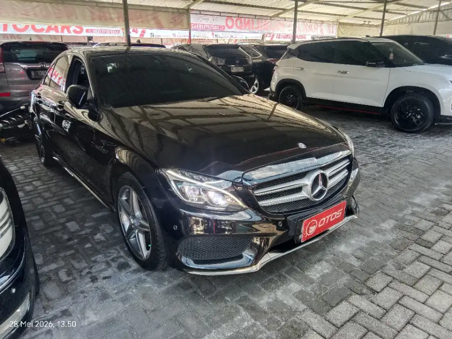Foto Mobil Bekas Kanan Depan Mercedes-Benz C250 2.0 tahun 2016