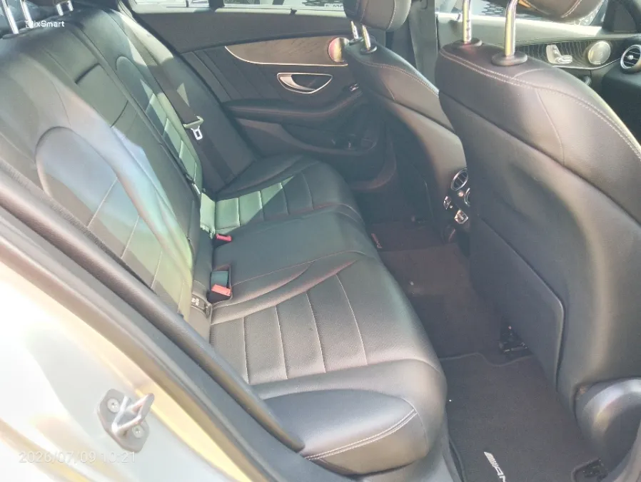 Foto Mobil Bekas Kabin Belakang Mercedes-Benz C300 2.0 tahun 2017