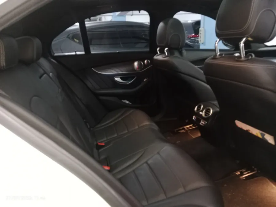 Foto Mobil Bekas Kabin Belakang Mercedes-Benz C300 2.0 tahun 2017