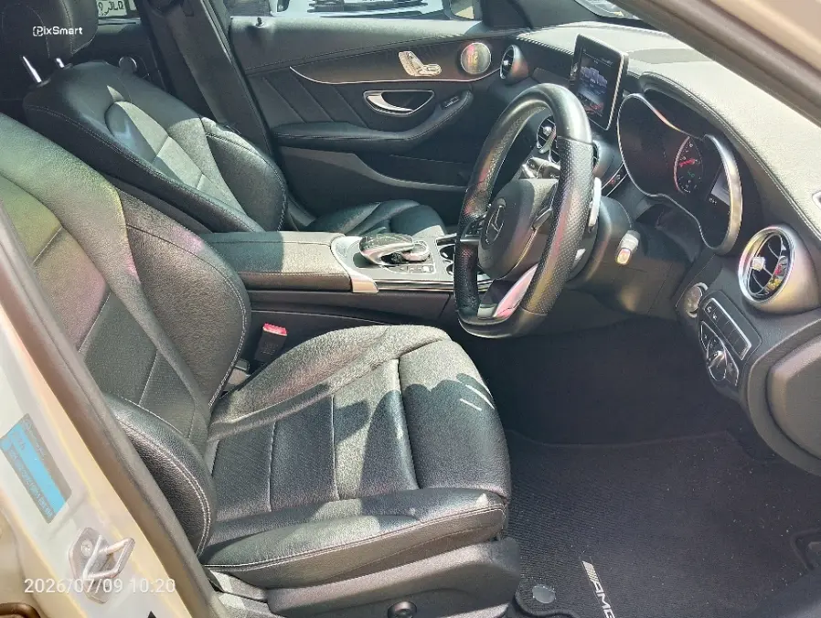 Foto Mobil Bekas Kabin Depan Mercedes-Benz C300 2.0 tahun 2017