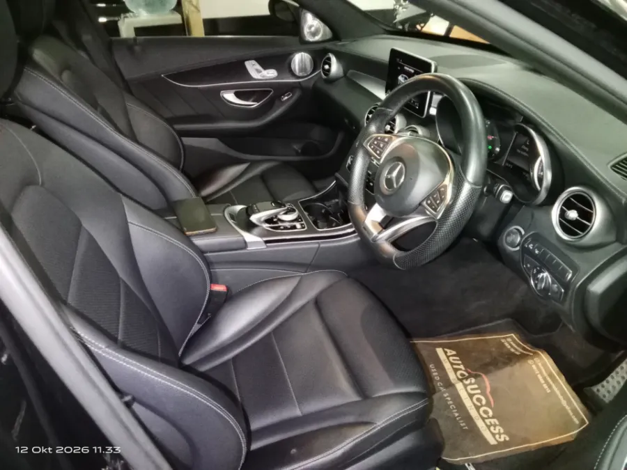 Foto Mobil Bekas Kabin Depan Mercedes-Benz C300 2.0 tahun 2017