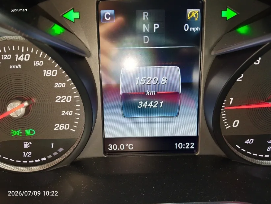 Foto Mobil Bekas Odometer Mercedes-Benz C300 2.0 tahun 2017