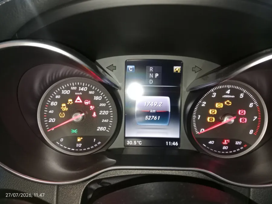 Foto Mobil Bekas Odometer Mercedes-Benz C300 2.0 tahun 2017