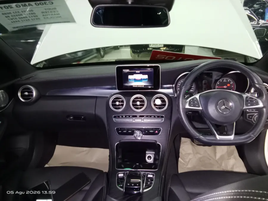 Foto Mobil Bekas Dashboard Mercedes-Benz C300 2.0 tahun 2018