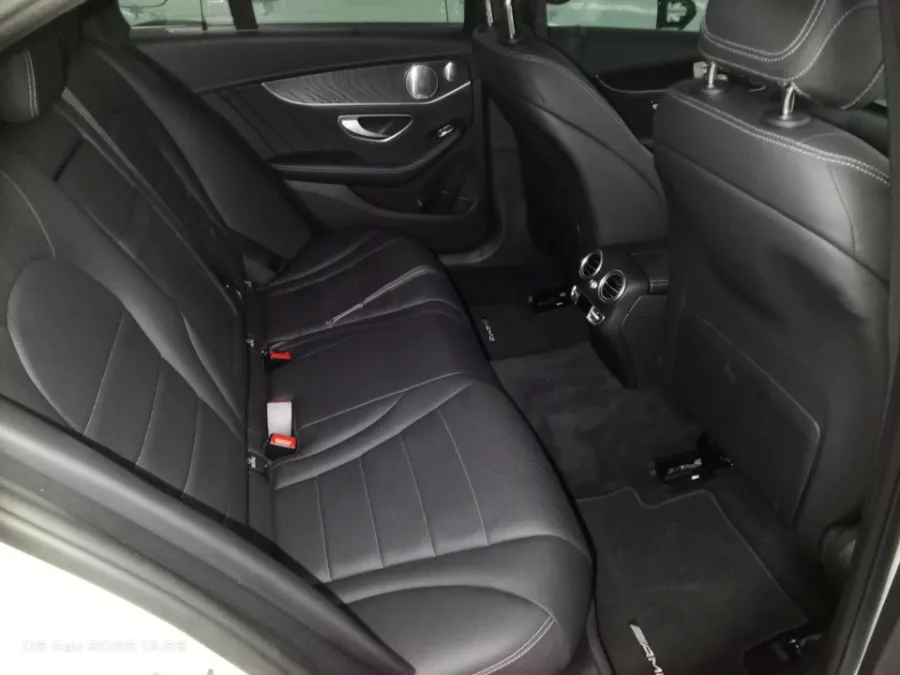 Foto Mobil Bekas Kabin Belakang Mercedes-Benz C300 2.0 tahun 2018