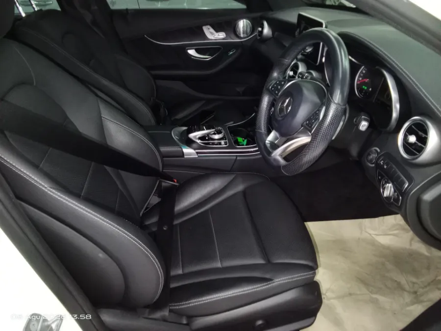 Foto Mobil Bekas Kabin Depan Mercedes-Benz C300 2.0 tahun 2018