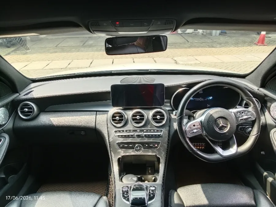 Foto Mobil Bekas Dashboard Mercedes-Benz C300 2.0 tahun 2019