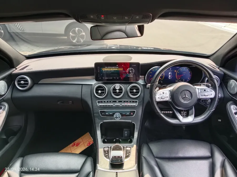 Foto Mobil Bekas Dashboard Mercedes-Benz C300 2.0 tahun 2019