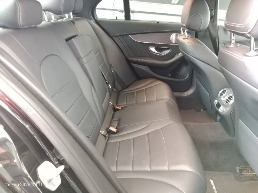 Foto Mobil Bekas Kabin Belakang Mercedes-Benz C300 2.0 tahun 2019