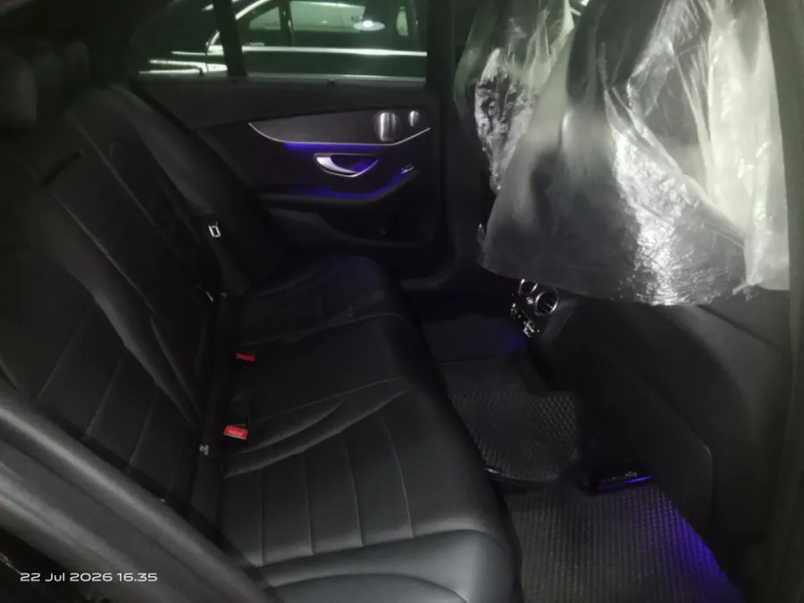 Foto Mobil Bekas Kabin Belakang Mercedes-Benz C300 2.0 tahun 2019