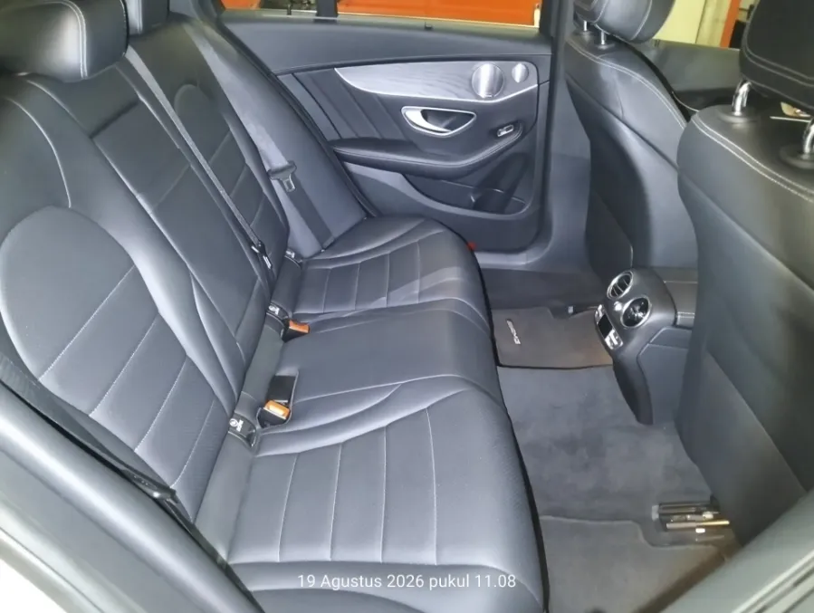 Foto Mobil Bekas Kabin Belakang Mercedes-Benz C300 2.0 tahun 2019