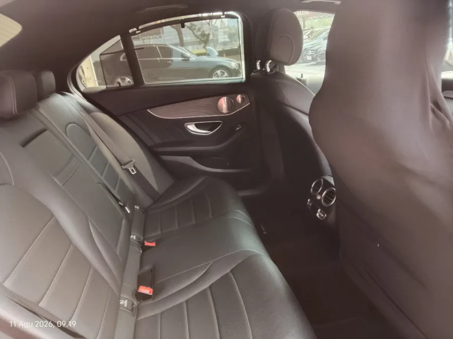 Foto Mobil Bekas Kabin Belakang Mercedes-Benz C300 2.0 tahun 2019