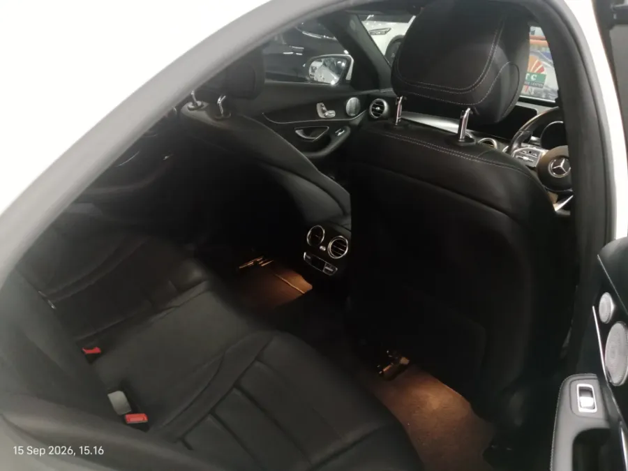 Foto Mobil Bekas Kabin Belakang Mercedes-Benz C300 2.0 tahun 2019