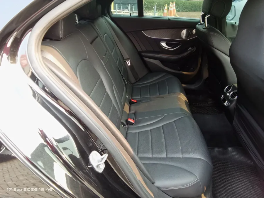 Foto Mobil Bekas Kabin Belakang Mercedes-Benz C300 2.0 tahun 2019
