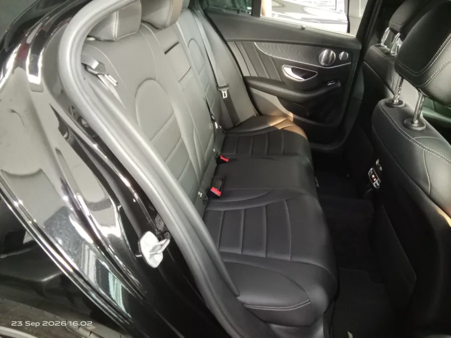 Foto Mobil Bekas Kabin Belakang Mercedes-Benz C300 2.0 tahun 2019