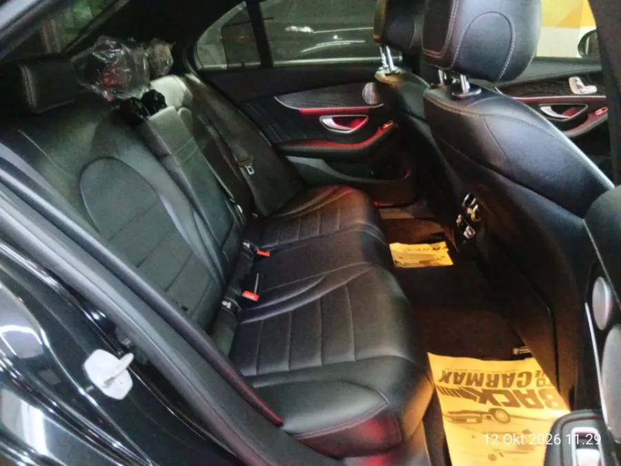 Foto Mobil Bekas Kabin Belakang Mercedes-Benz C300 2.0 tahun 2019