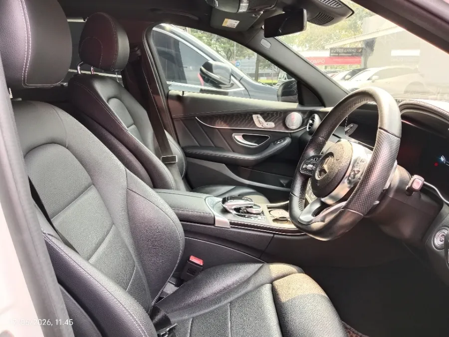 Foto Mobil Bekas Kabin Depan Mercedes-Benz C300 2.0 tahun 2019