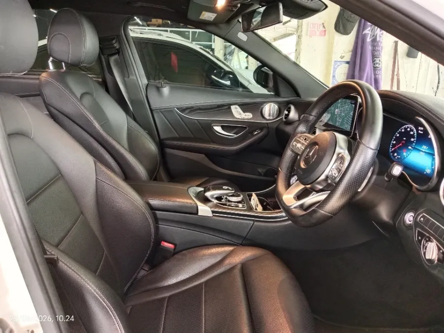 Foto Mobil Bekas Kabin Depan Mercedes-Benz C300 2.0 tahun 2019