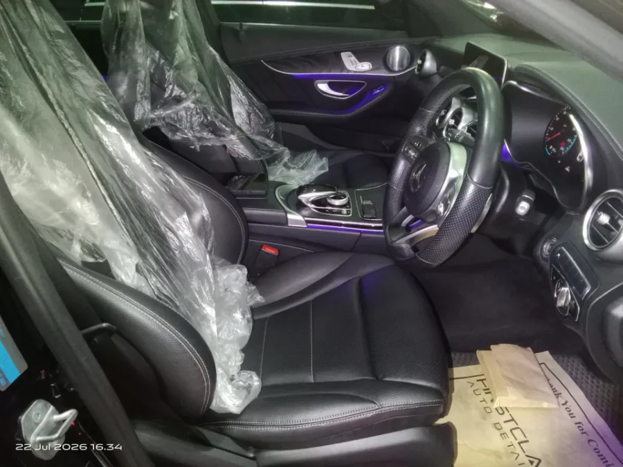 Foto Mobil Bekas Kabin Depan Mercedes-Benz C300 2.0 tahun 2019