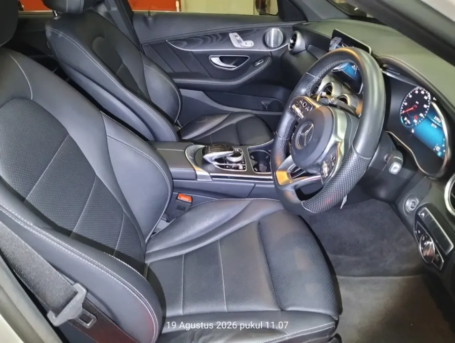 Foto Mobil Bekas Kabin Depan Mercedes-Benz C300 2.0 tahun 2019