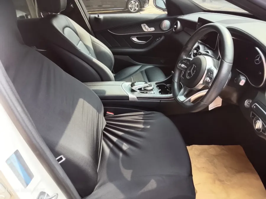 Foto Mobil Bekas Kabin Depan Mercedes-Benz C300 2.0 tahun 2019