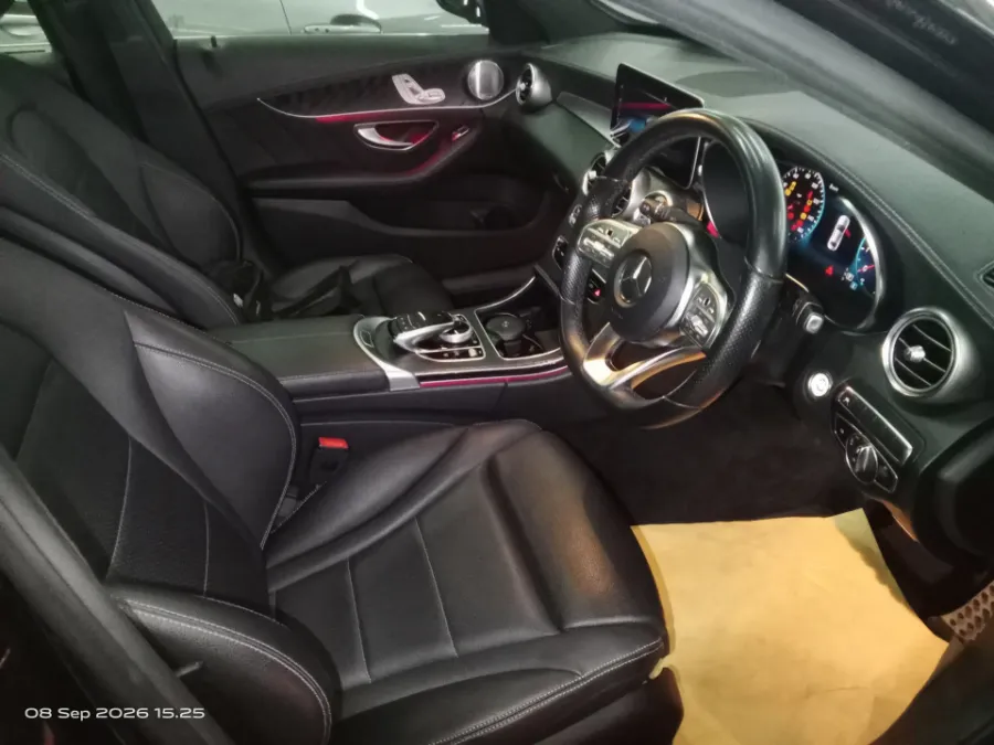 Foto Mobil Bekas Kabin Depan Mercedes-Benz C300 2.0 tahun 2019