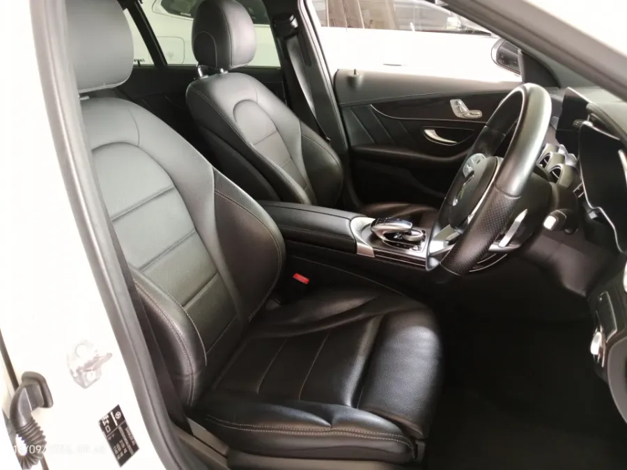 Foto Mobil Bekas Kabin Depan Mercedes-Benz C300 2.0 tahun 2019