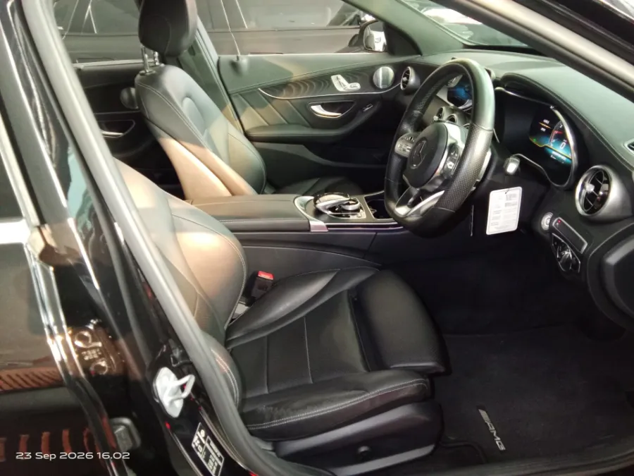 Foto Mobil Bekas Kabin Depan Mercedes-Benz C300 2.0 tahun 2019