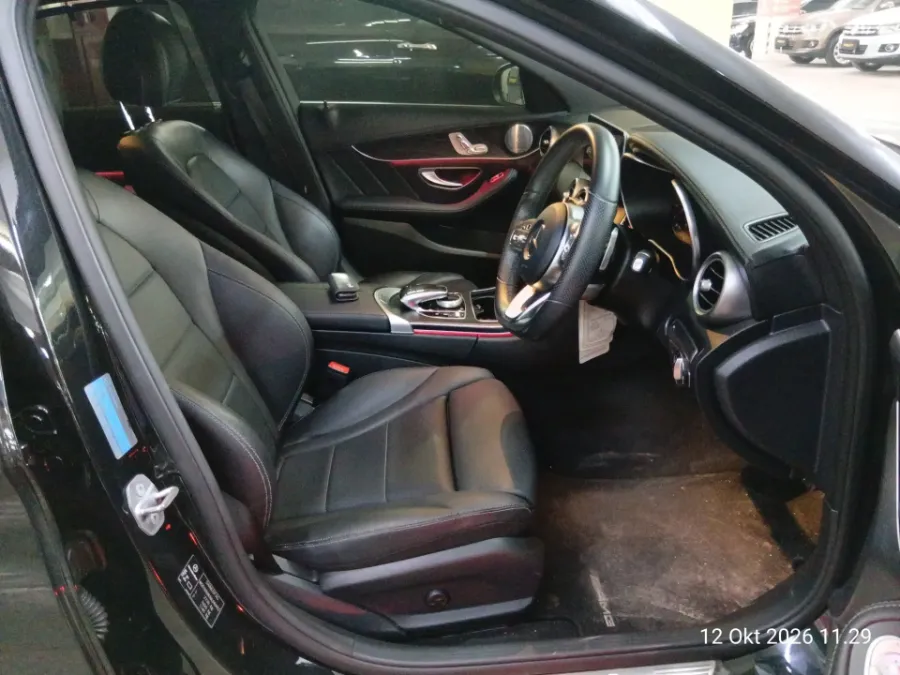 Foto Mobil Bekas Kabin Depan Mercedes-Benz C300 2.0 tahun 2019