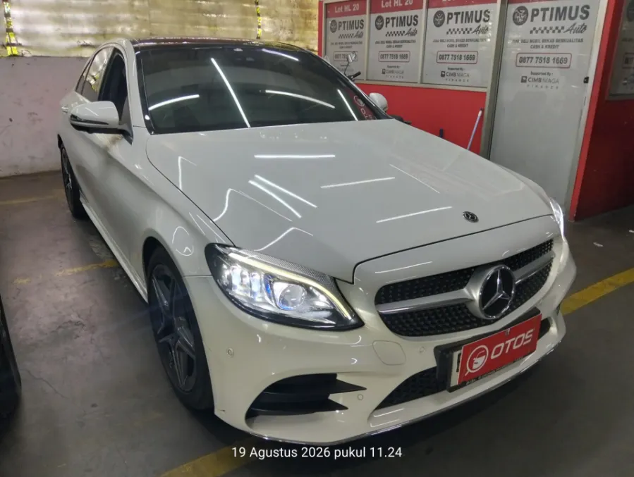 Foto Mobil Bekas Kanan Depan Mercedes-Benz C300 2.0 tahun 2019