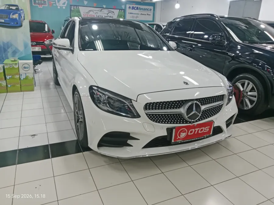 Foto Mobil Bekas Kanan Depan Mercedes-Benz C300 2.0 tahun 2019