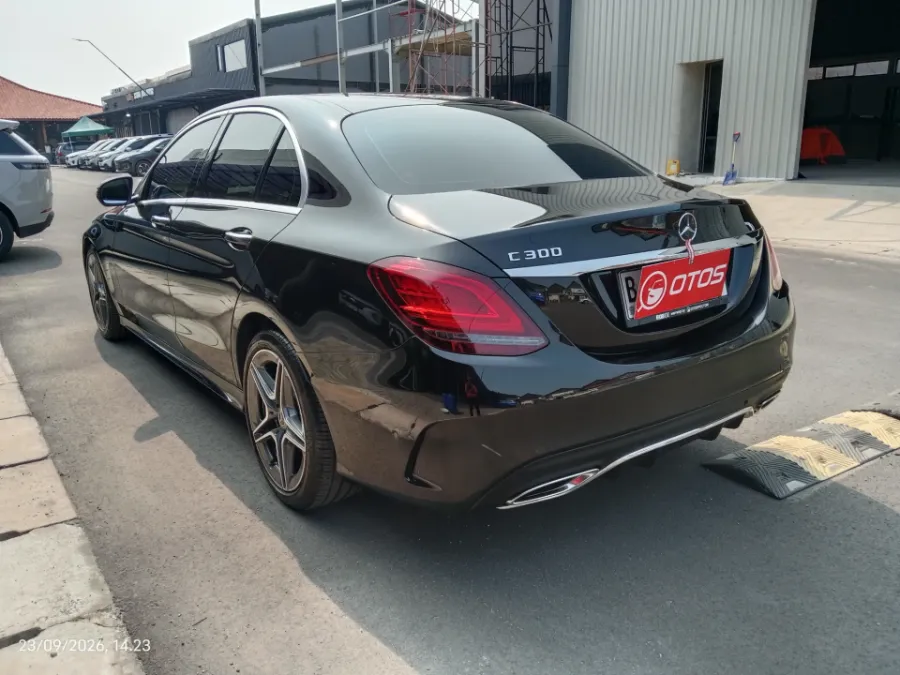 Foto Mobil Bekas Kiri Belakang Mercedes-Benz C300 2.0 tahun 2019