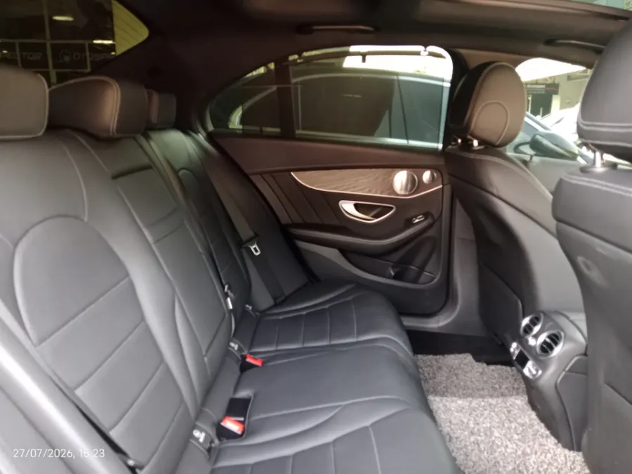Foto Mobil Bekas Kabin Belakang Mercedes-Benz C300 2.0 tahun 2020