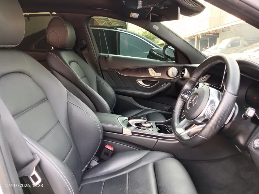 Foto Mobil Bekas Kabin Depan Mercedes-Benz C300 2.0 tahun 2020