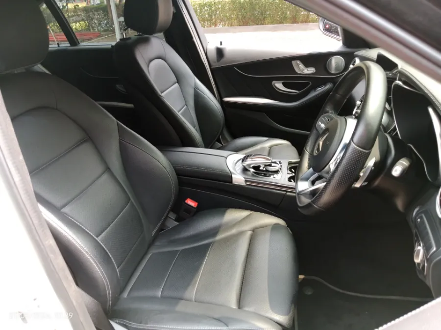 Foto Mobil Bekas Kabin Depan Mercedes-Benz C300 2.0 tahun 2020