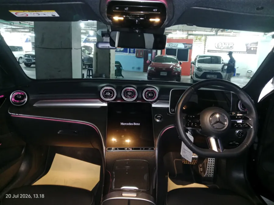 Foto Mobil Bekas Dashboard Mercedes-Benz C300 2.0 tahun 2023