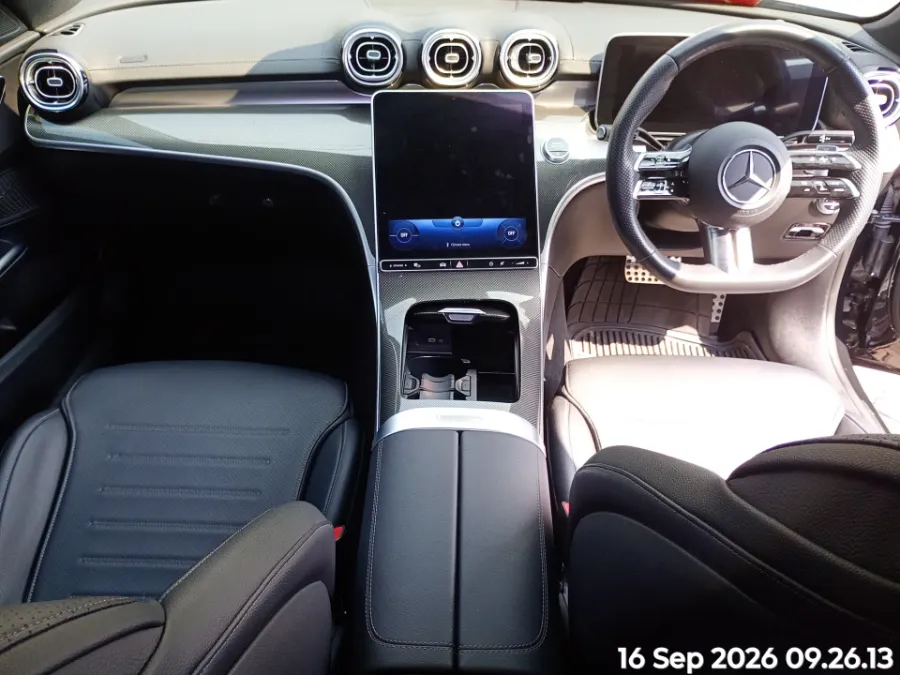 Foto Mobil Bekas Dashboard Mercedes-Benz C300 2.0 tahun 2023