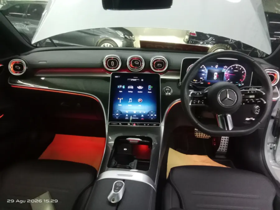 Foto Mobil Bekas Dashboard Mercedes-Benz C300 2.0 tahun 2023