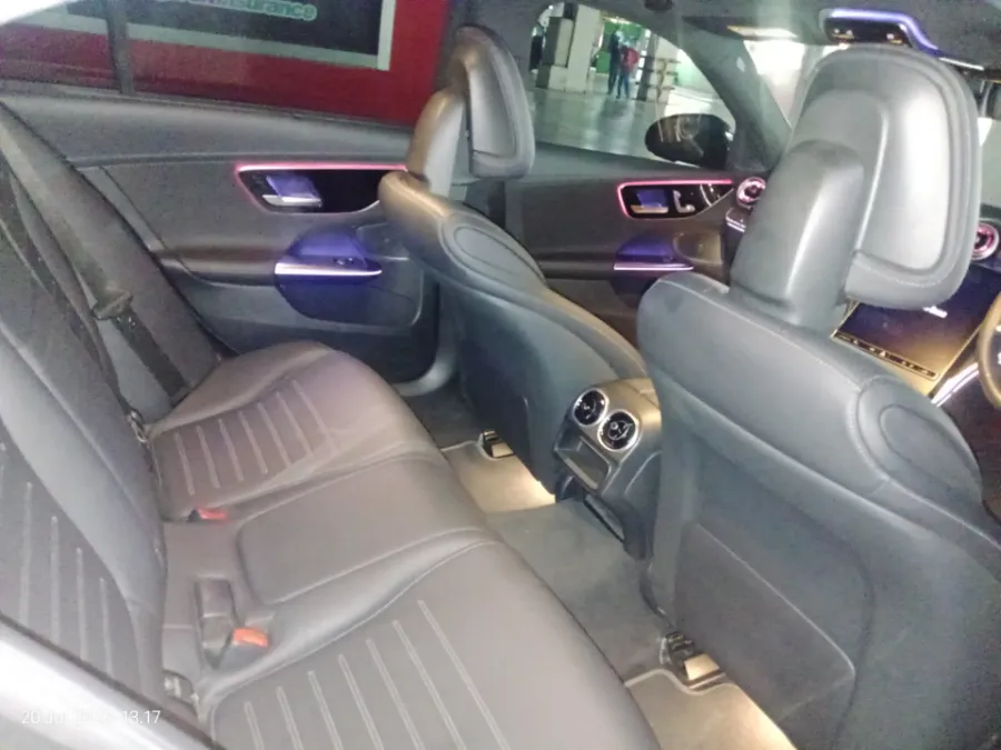 Foto Mobil Bekas Kabin Belakang Mercedes-Benz C300 2.0 tahun 2023