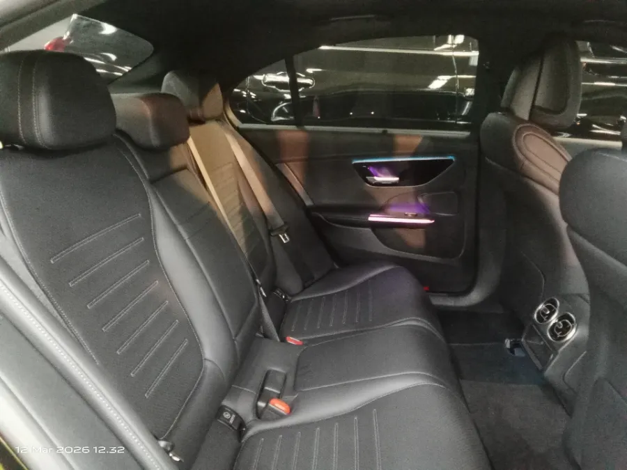 Foto Mobil Bekas Kabin Belakang Mercedes-Benz C300 2.0 tahun 2023