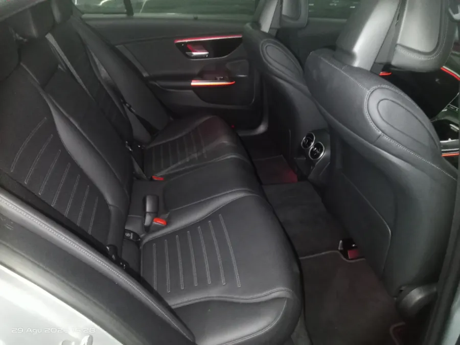 Foto Mobil Bekas Kabin Belakang Mercedes-Benz C300 2.0 tahun 2023