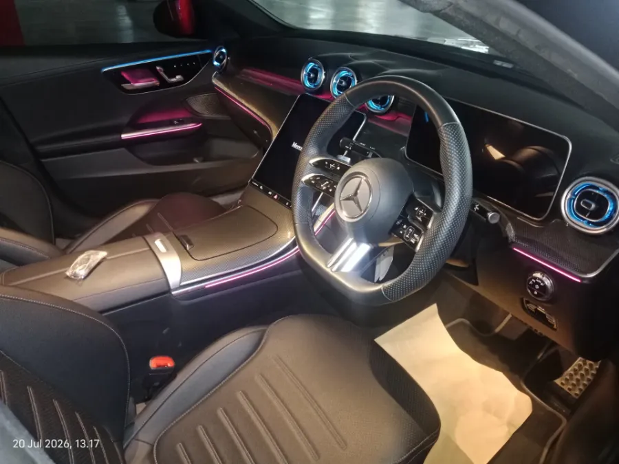 Foto Mobil Bekas Kabin Depan Mercedes-Benz C300 2.0 tahun 2023